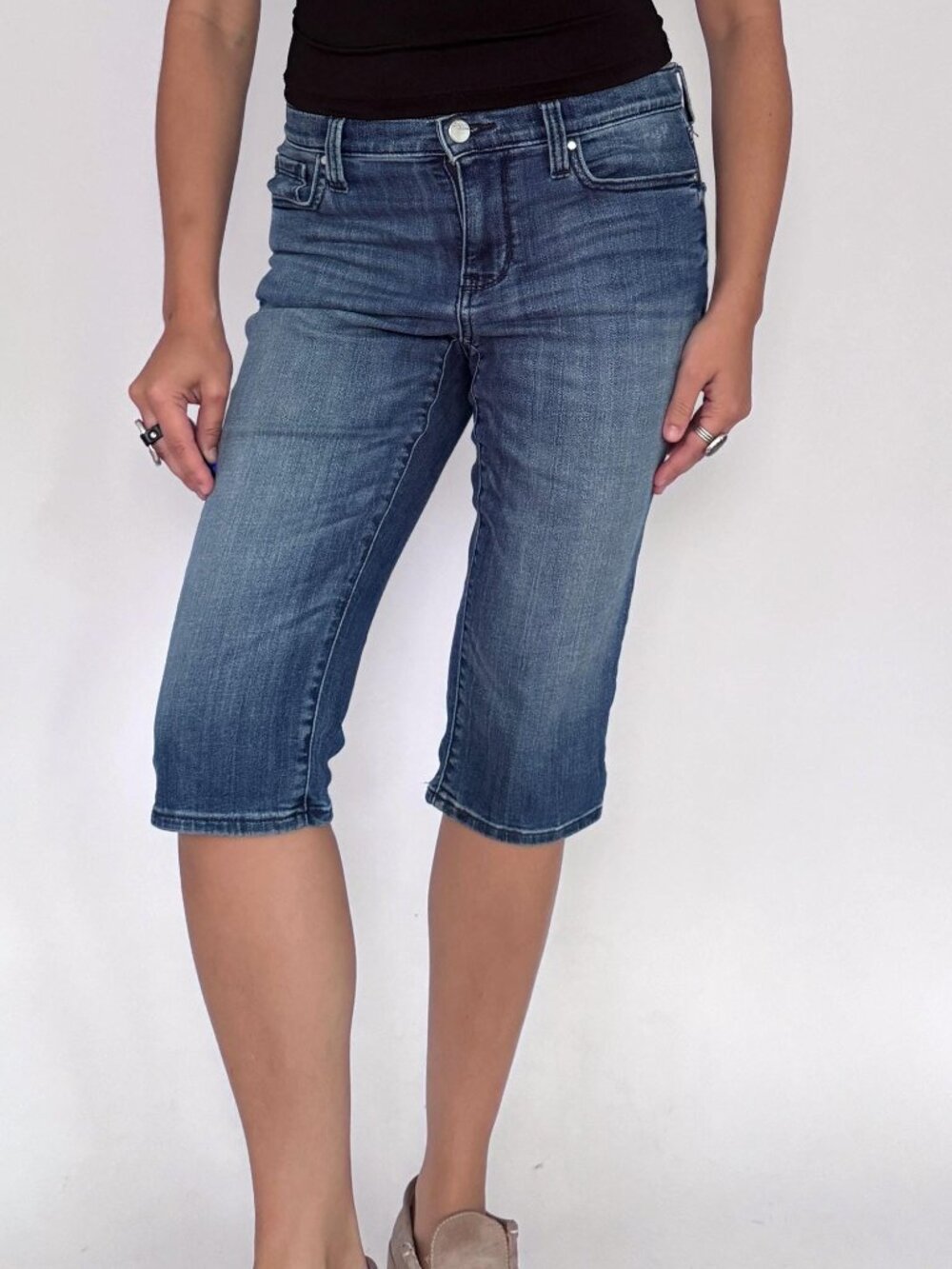 Vintage DKNY classic blue medium wash denim knee length long jean capris shorts